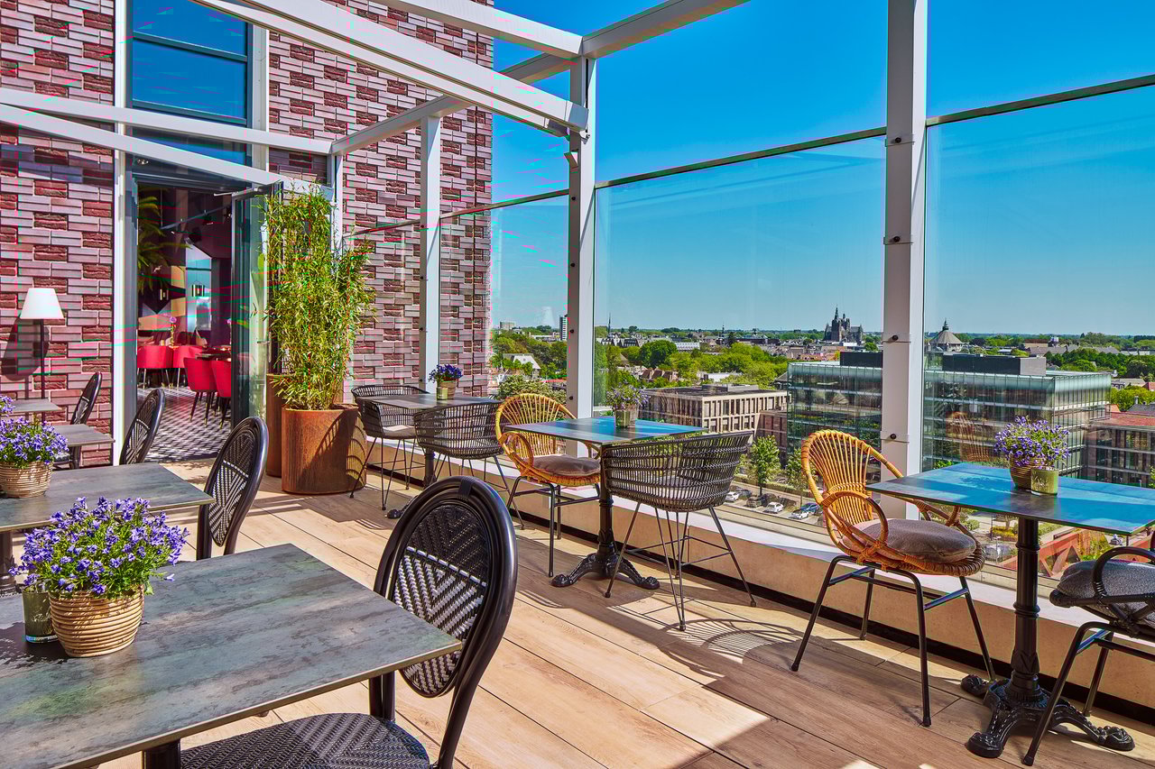 ONLINE- Bar-terras view 2.jpg