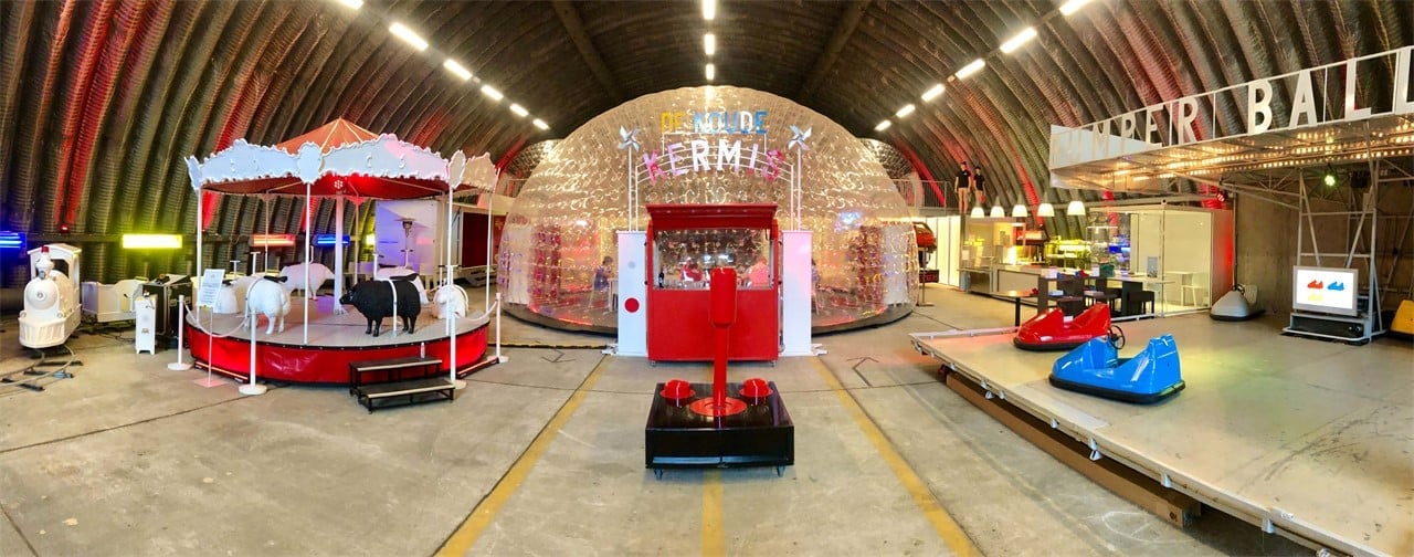Kermis op de Basis - voor aanzicht interieur