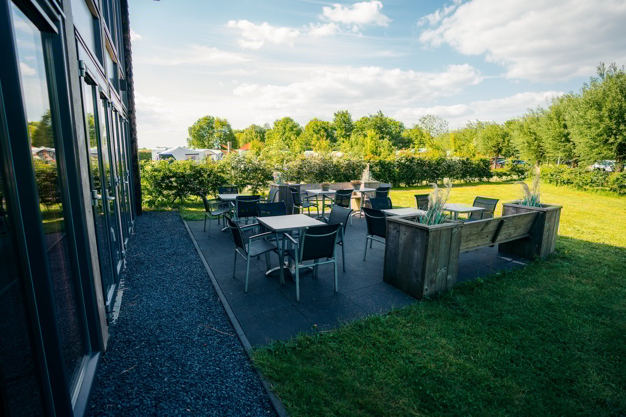 Terras vergaderzaal (1)