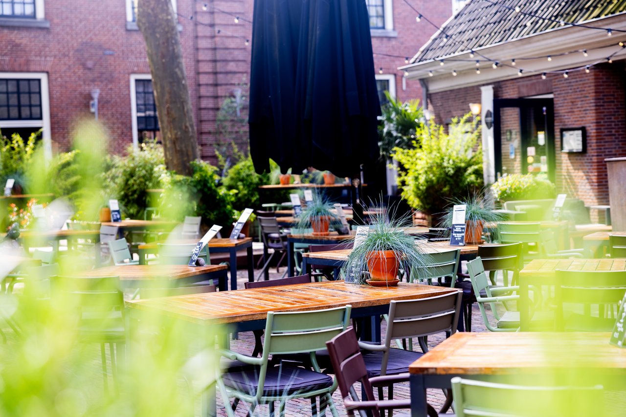 Terras Bistronoom op monumentaal plein
