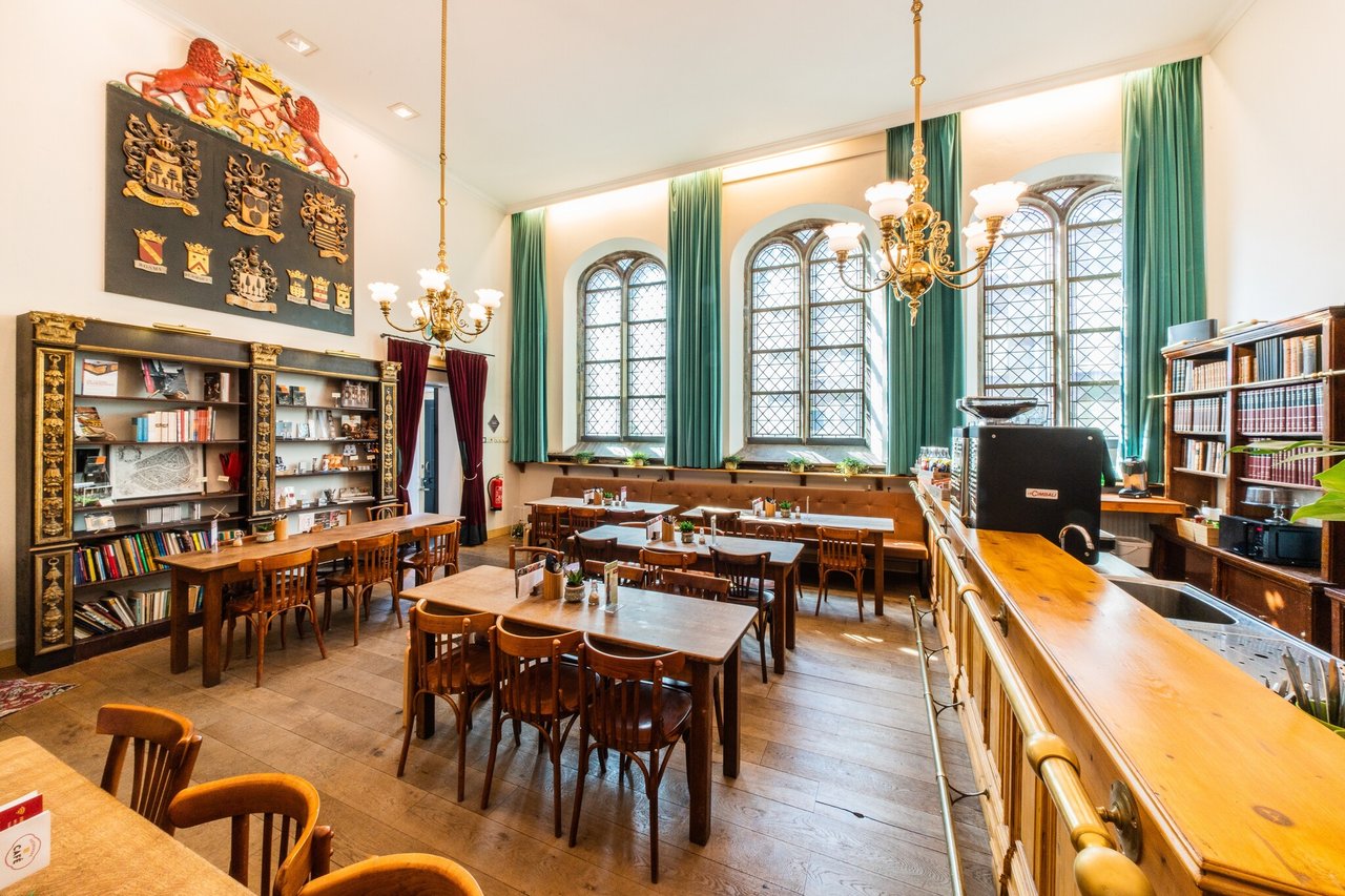 Cafe---Pieterskerk-Leiden--foto-Mike-van-Bemmelen-