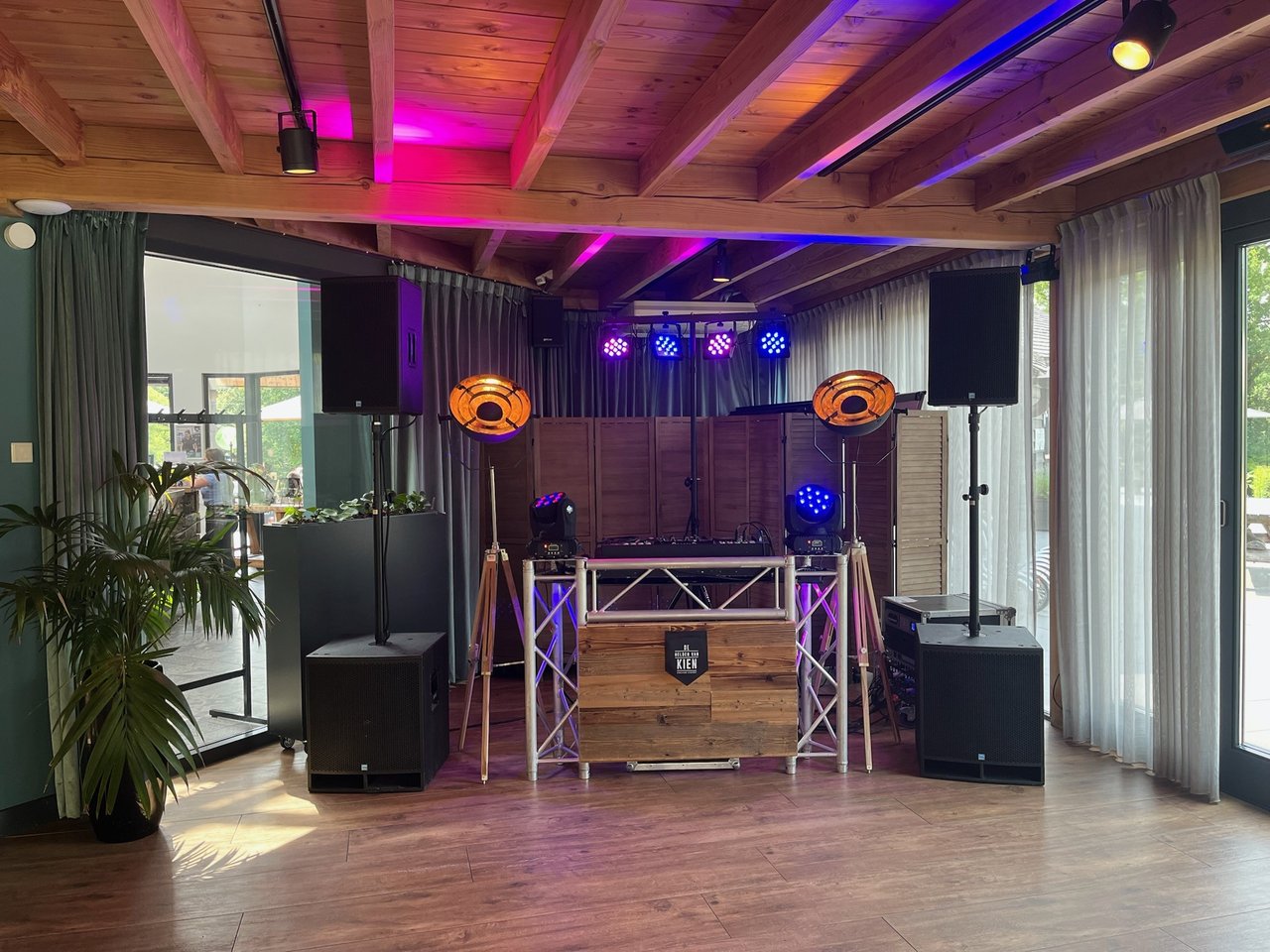 dj willem.jpg