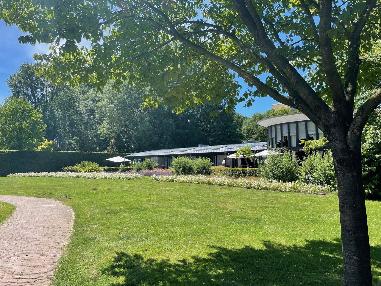 Rosarium - zicht vanaf Amstelpark.jpg