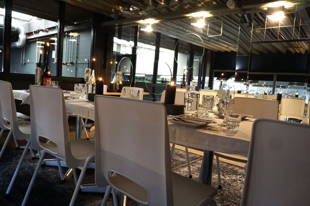 Lange tafel in de Spiegelzaal