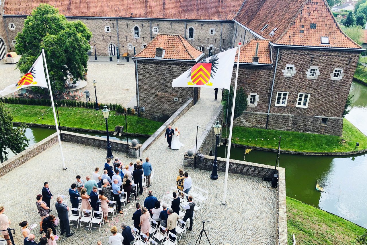 Trouwceremonie voorplein
