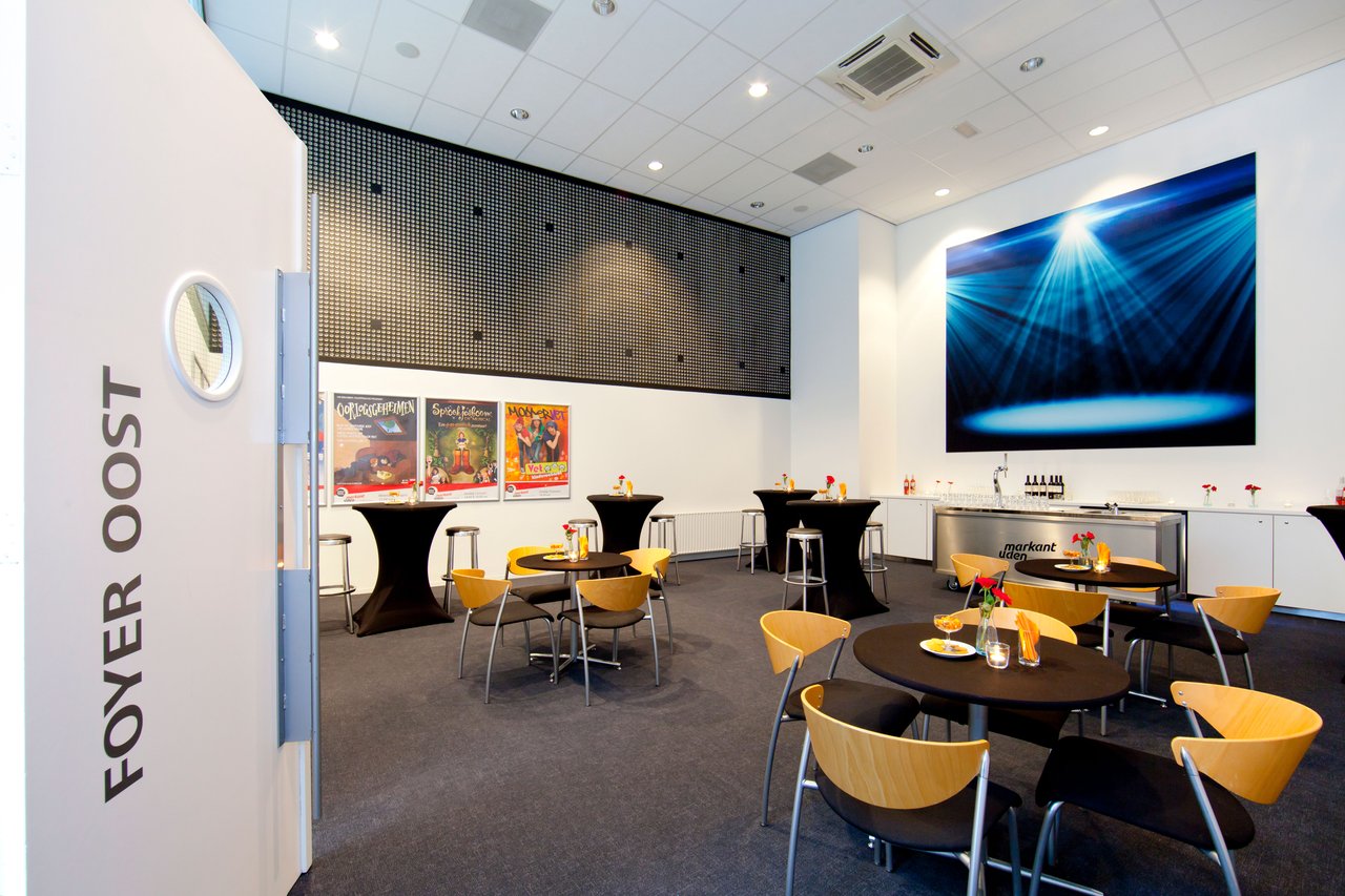 Foyer-Oost-Evenementenlocatie-Markant-Uden01-web.jpg
