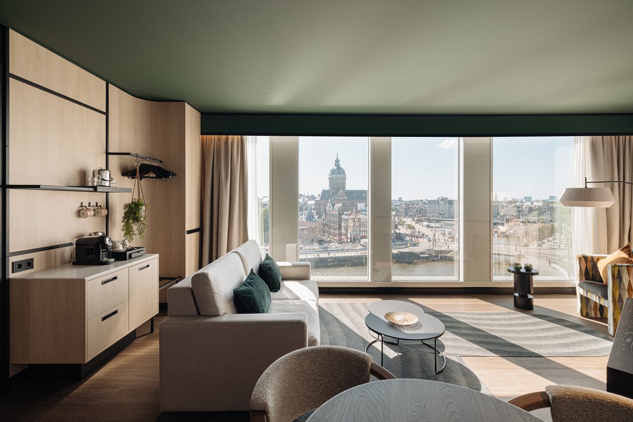 DoubleTree by Hilton Amsterdam Centraal Station - Suite (9).jpg