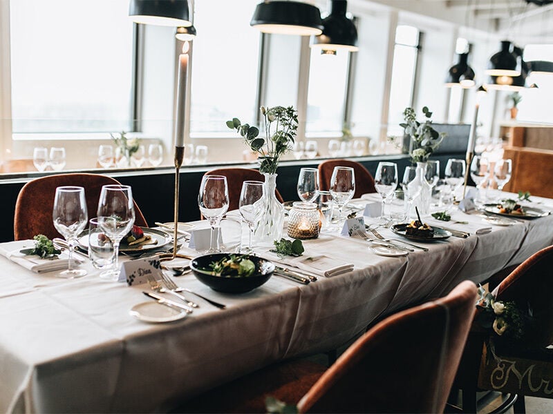 Floor17 - Dinner table 