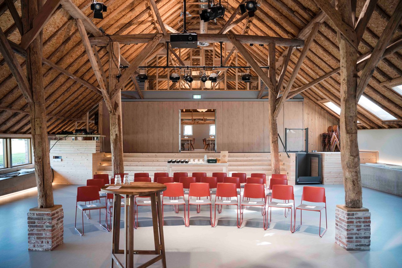 Theaterzaal vanaf podium 