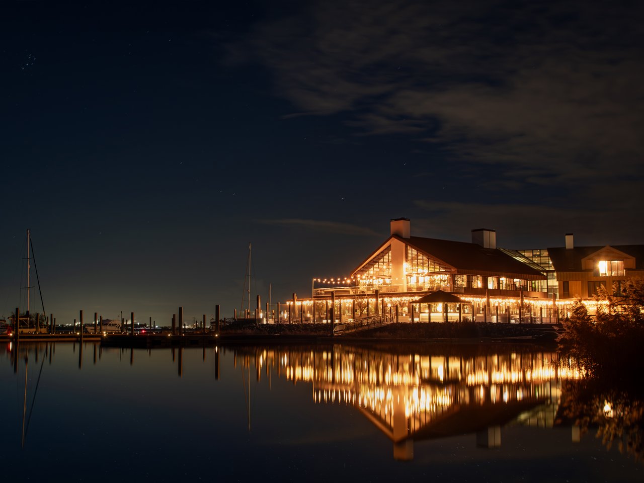 Marina Beachclub avondsfeer