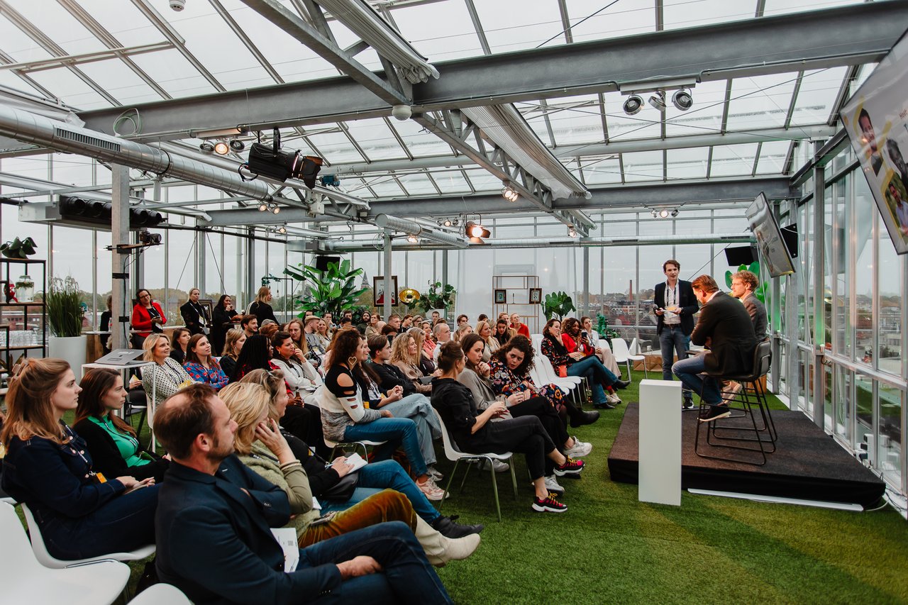 KasXL tijdens plenair programma van een evenement