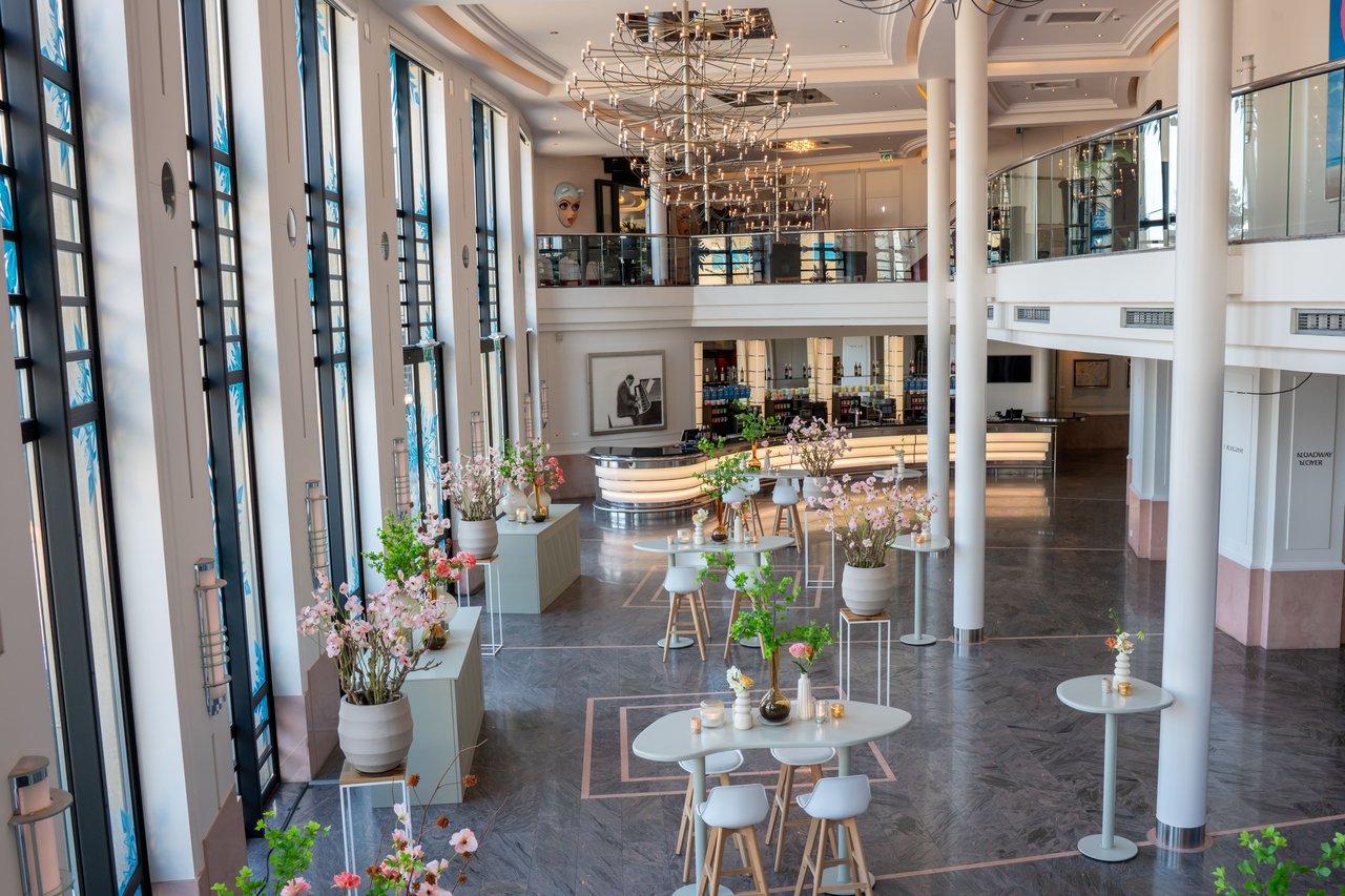 Broadway Foyer  (3)