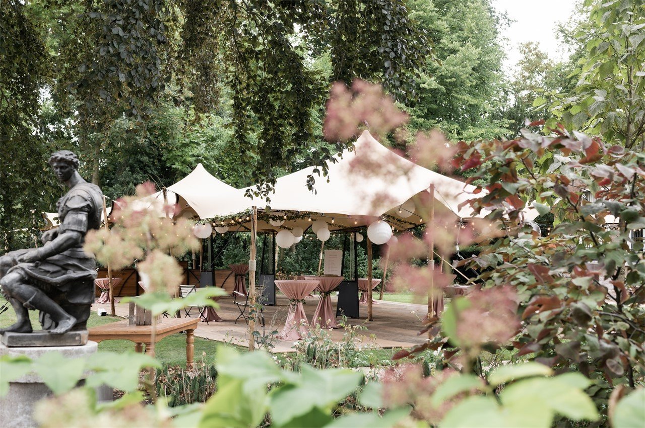 Huis te Jaarsveld - Stretchtent - Ovale tuin