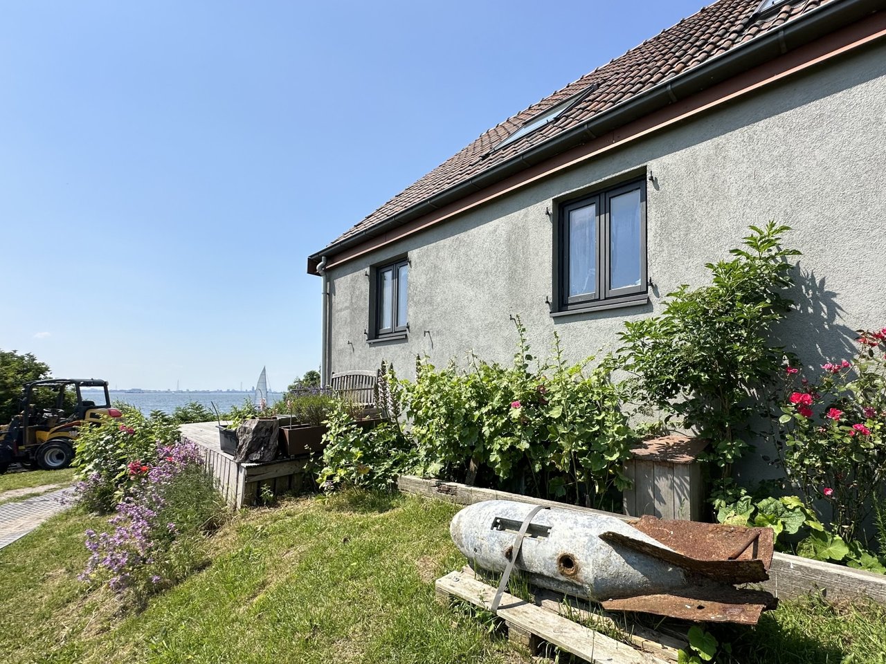 Zuidkant fortwoning met kruiden en bloemen