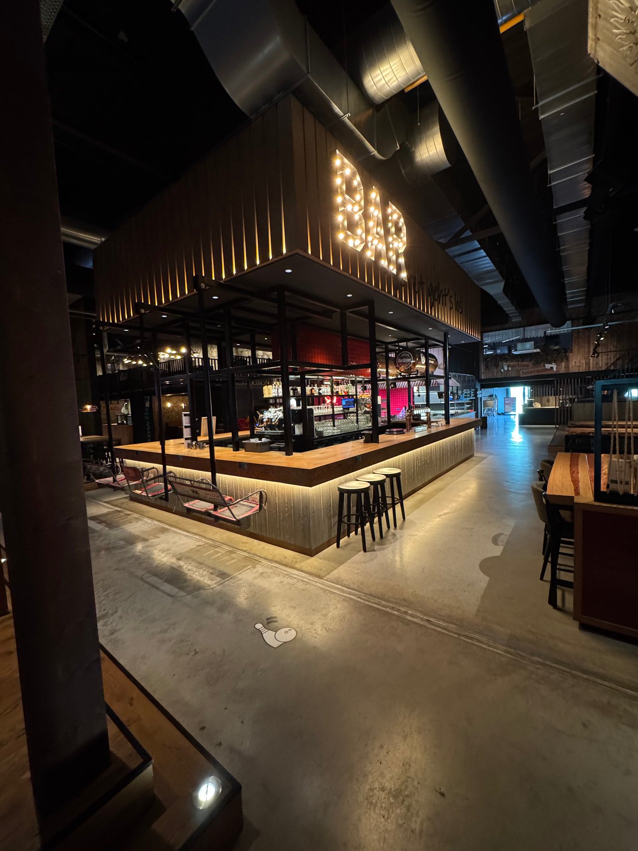 Grote sfeervolle bar