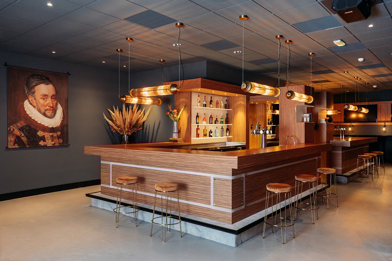 The Bar (1)