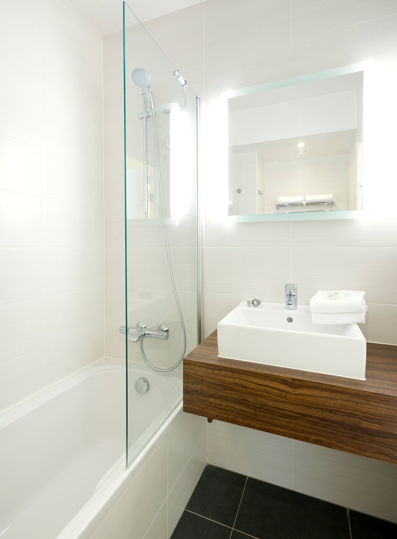 ibis Styles Zeebrugge standaardkamer badkamer