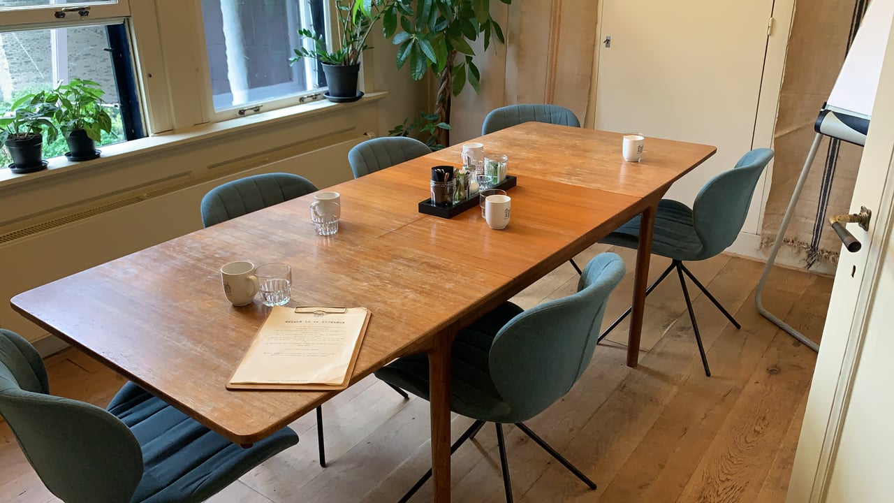 Zijkamer vergaderopstelling - 6 personen