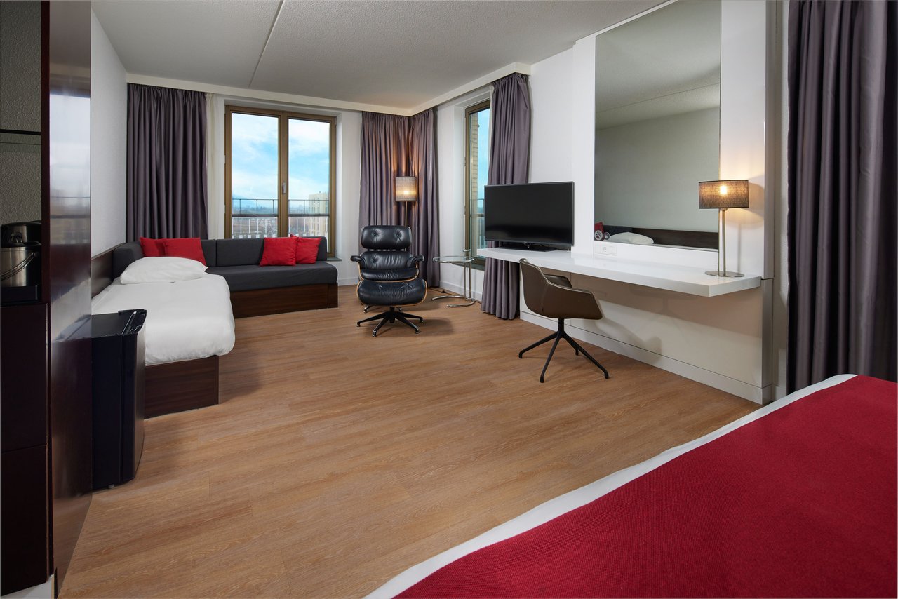 Westcord-Fashion-Hotel-Rm1002-JuniorSuite-II.jpg