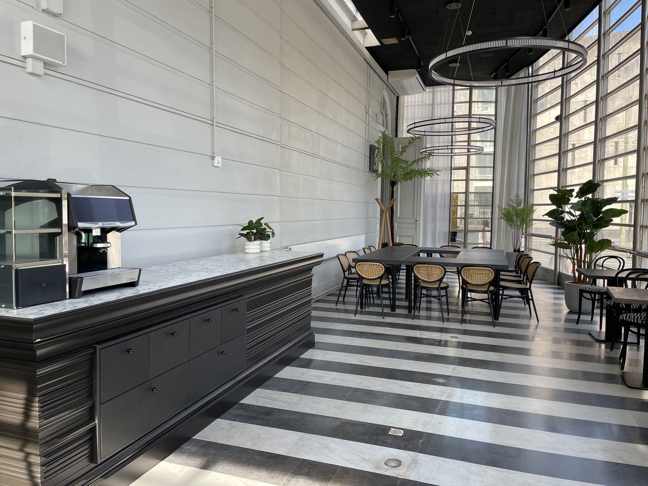 De Kas - 14 pax rond 04-min.JPG