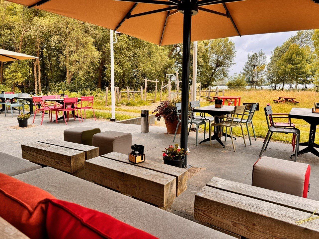 TERRAS - voorzijde linkerkant liggend.jpg