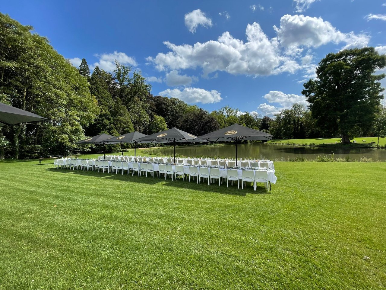 Diner park lange tafels