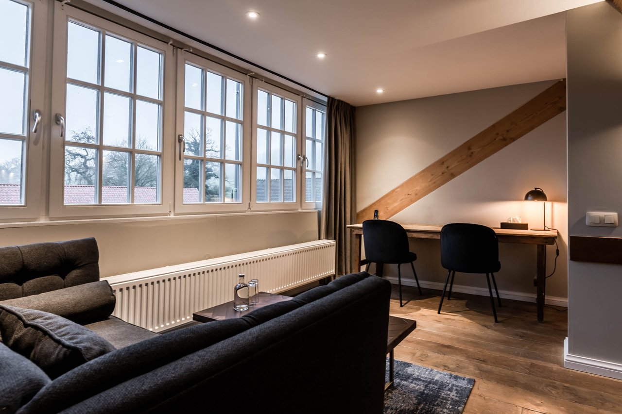 X 5 Champagne Suite 27.jpg