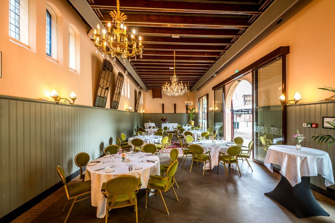 Koetshuis toost en borrel opstelling