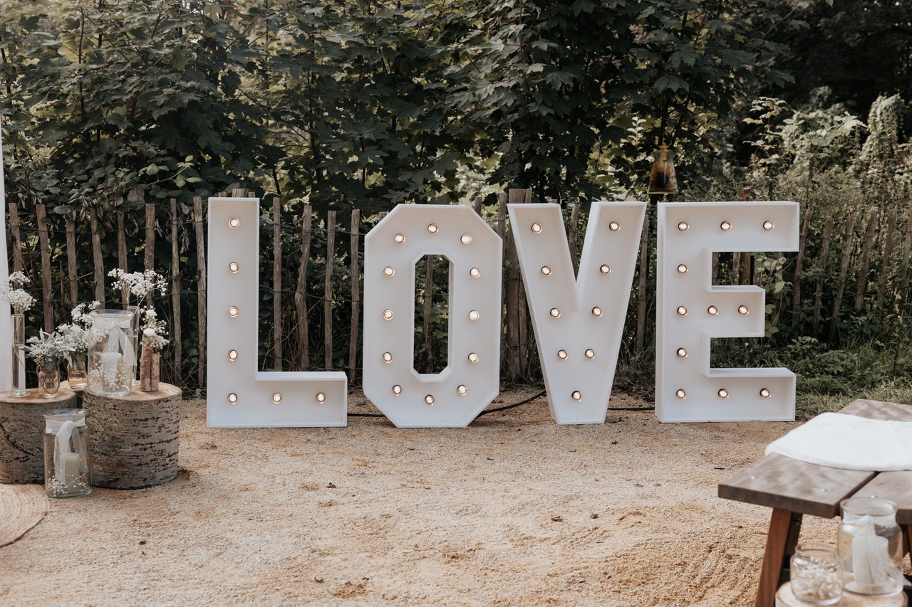 TROUWEN TASMAN - Love letters trouwtuin.jpg