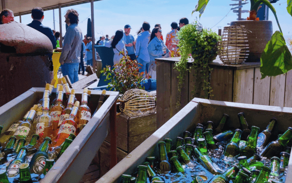 Vier jullie feest in de zomer op ons terras! 