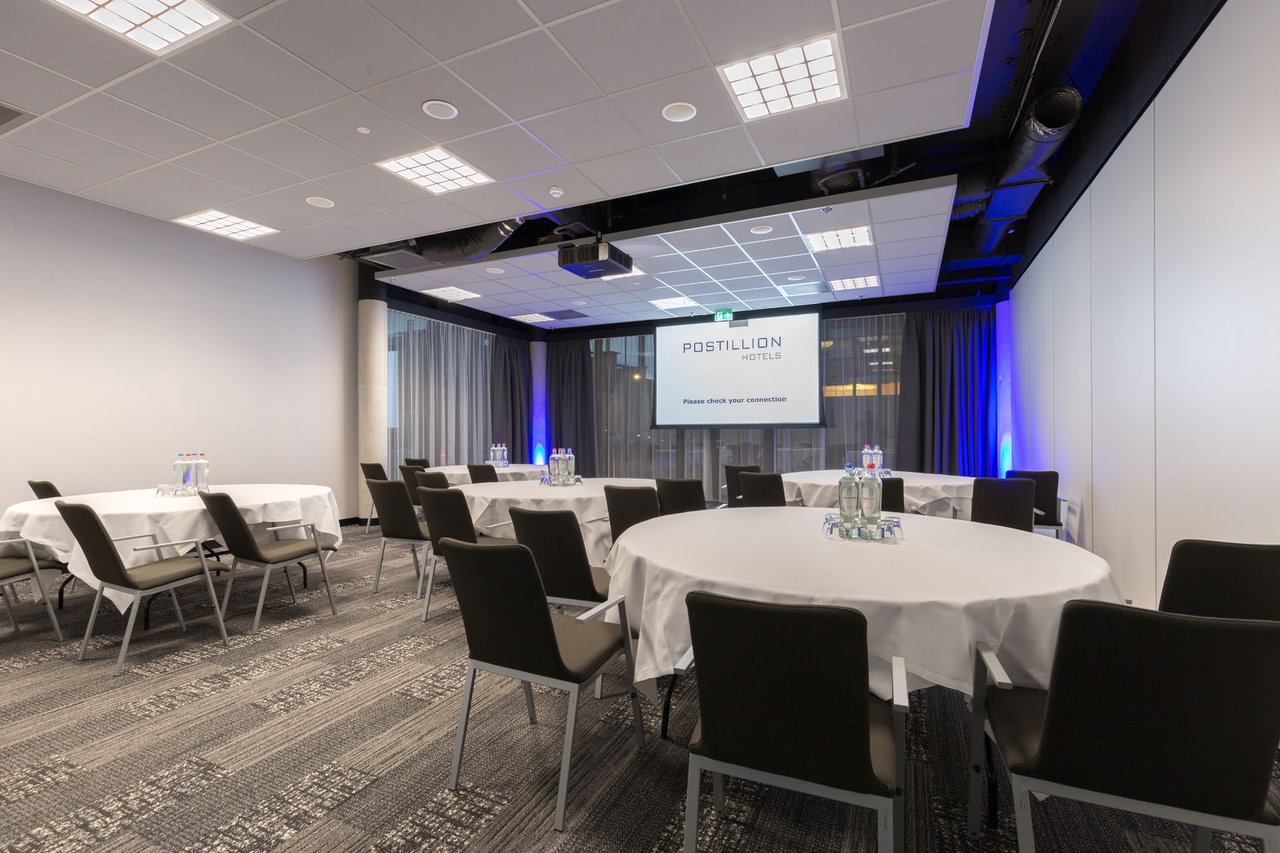 PHAM Meetingroom 22-medium.jpg