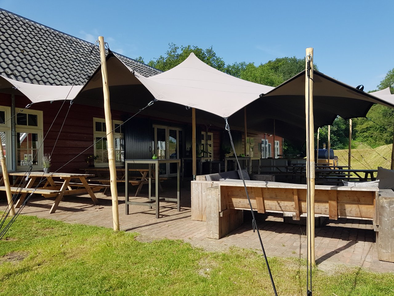 Z - Barak - Terras met overkapping III.jpg