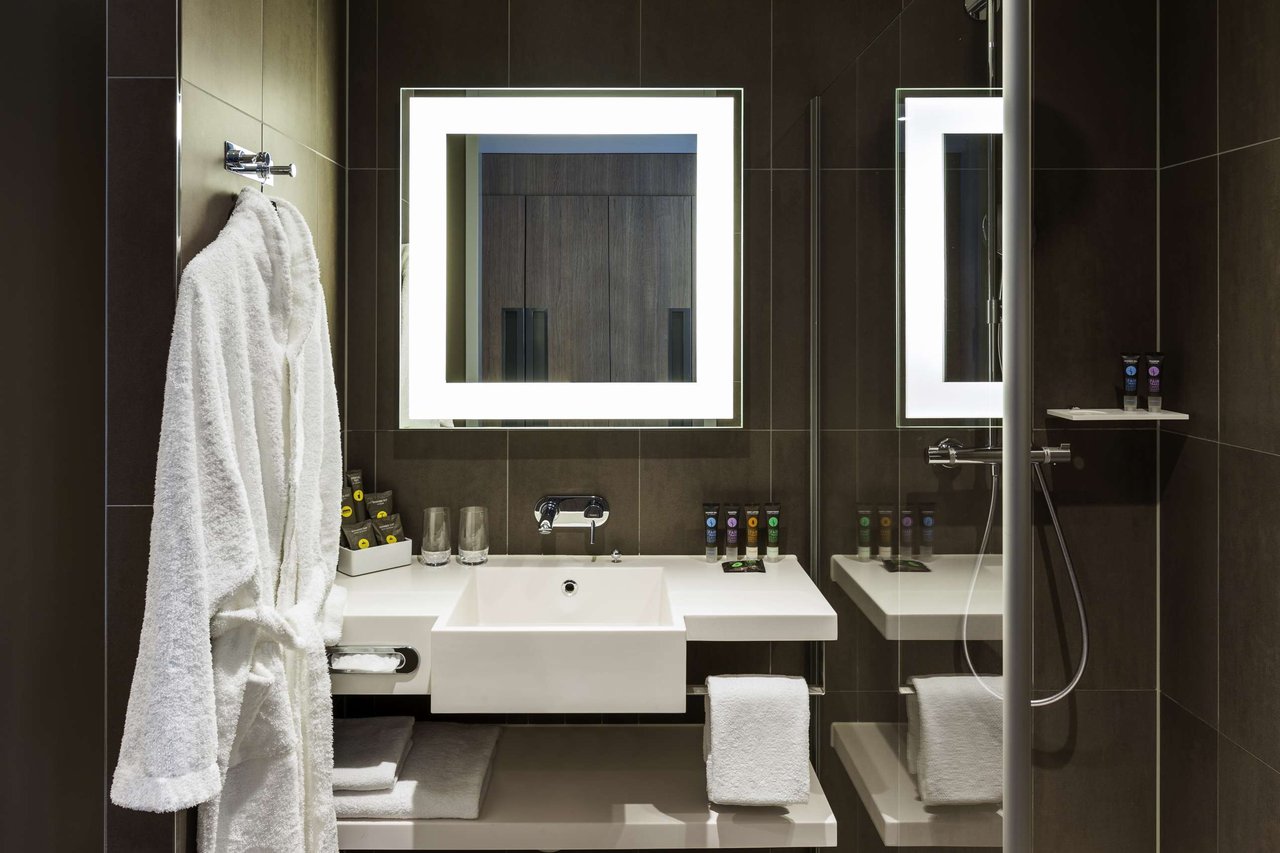 Bathroom Executive lowres.jpg