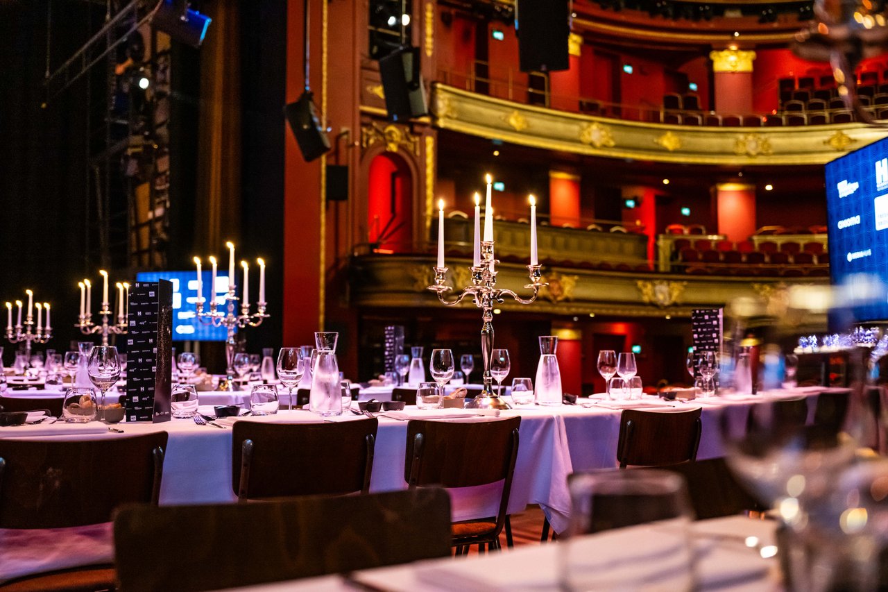 Diner-op-toneel-Stadsschouwburg-Haarlem-4.jpg