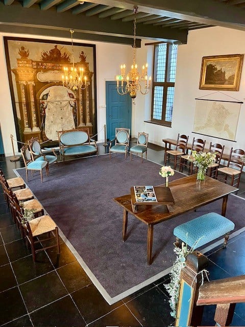 Ammersoyen trouwzaal met historische trap (1)