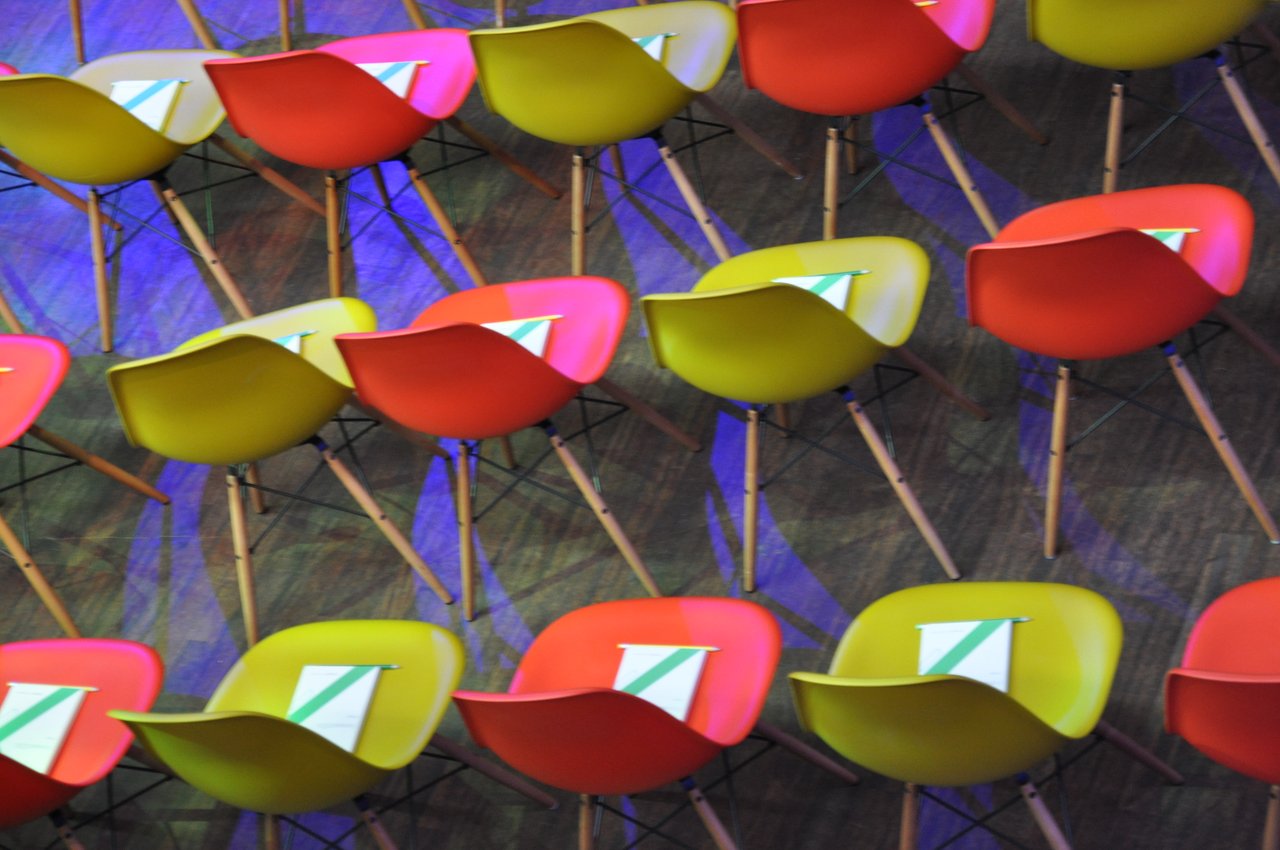 TOBACCO Theater - Colourfull seats