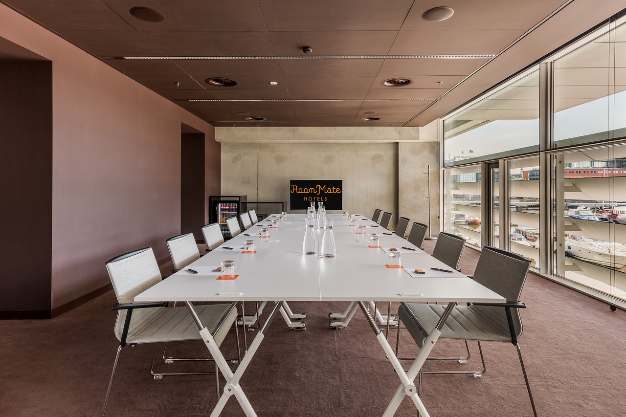 Alicia Boardroom