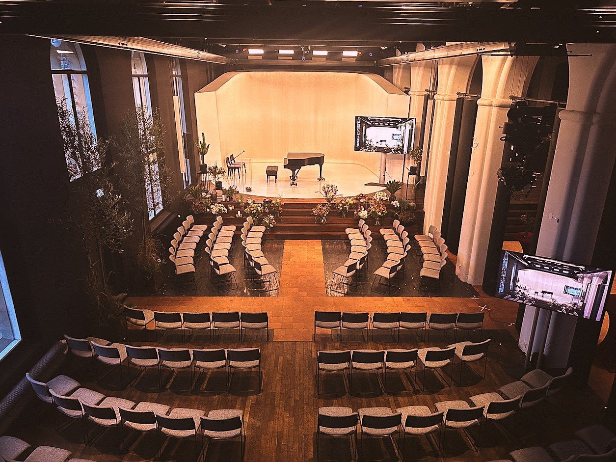 Grote zaal in half ronde opstelling · Leeuwenbergh in centrum Utrecht