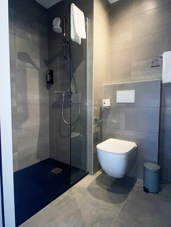 Rdam Airport-Interieur-Kamers-Badkamer-2.jpg