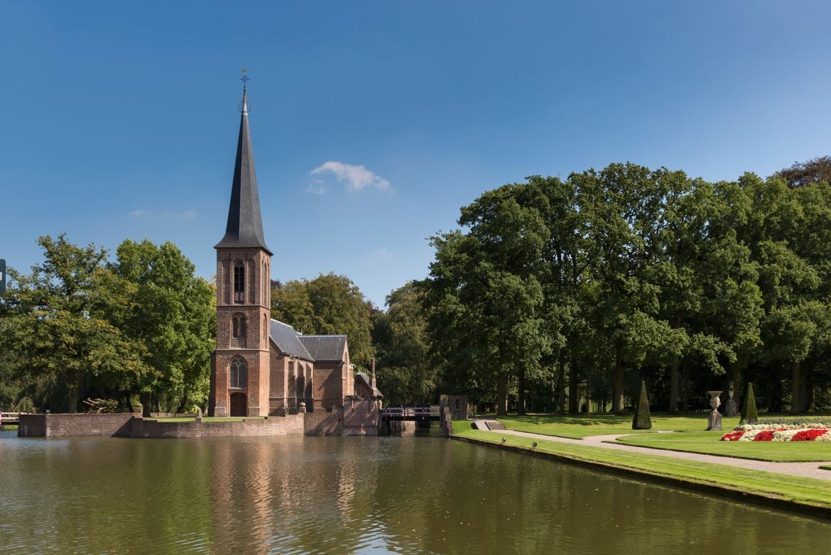 De Kapel aan de gracht van Kasteel de Haar