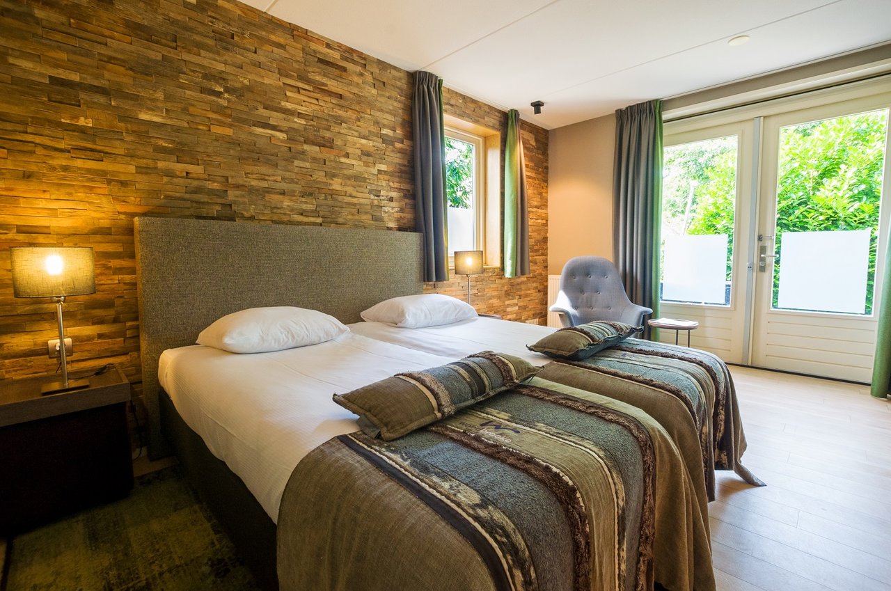 Landgoedkamer met terras.jpg