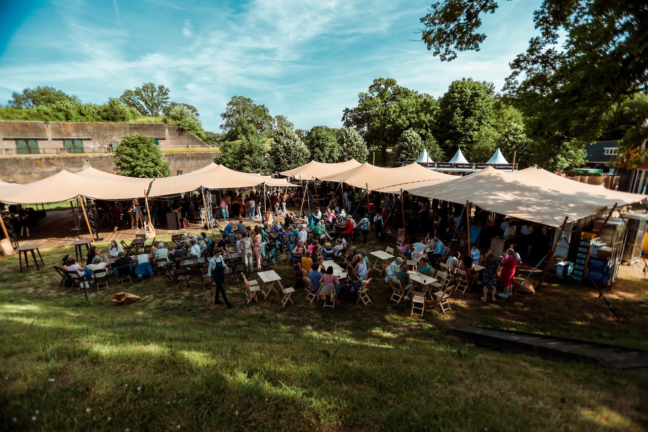 Knusse festivalsetting op het historische Fort bij Vechten