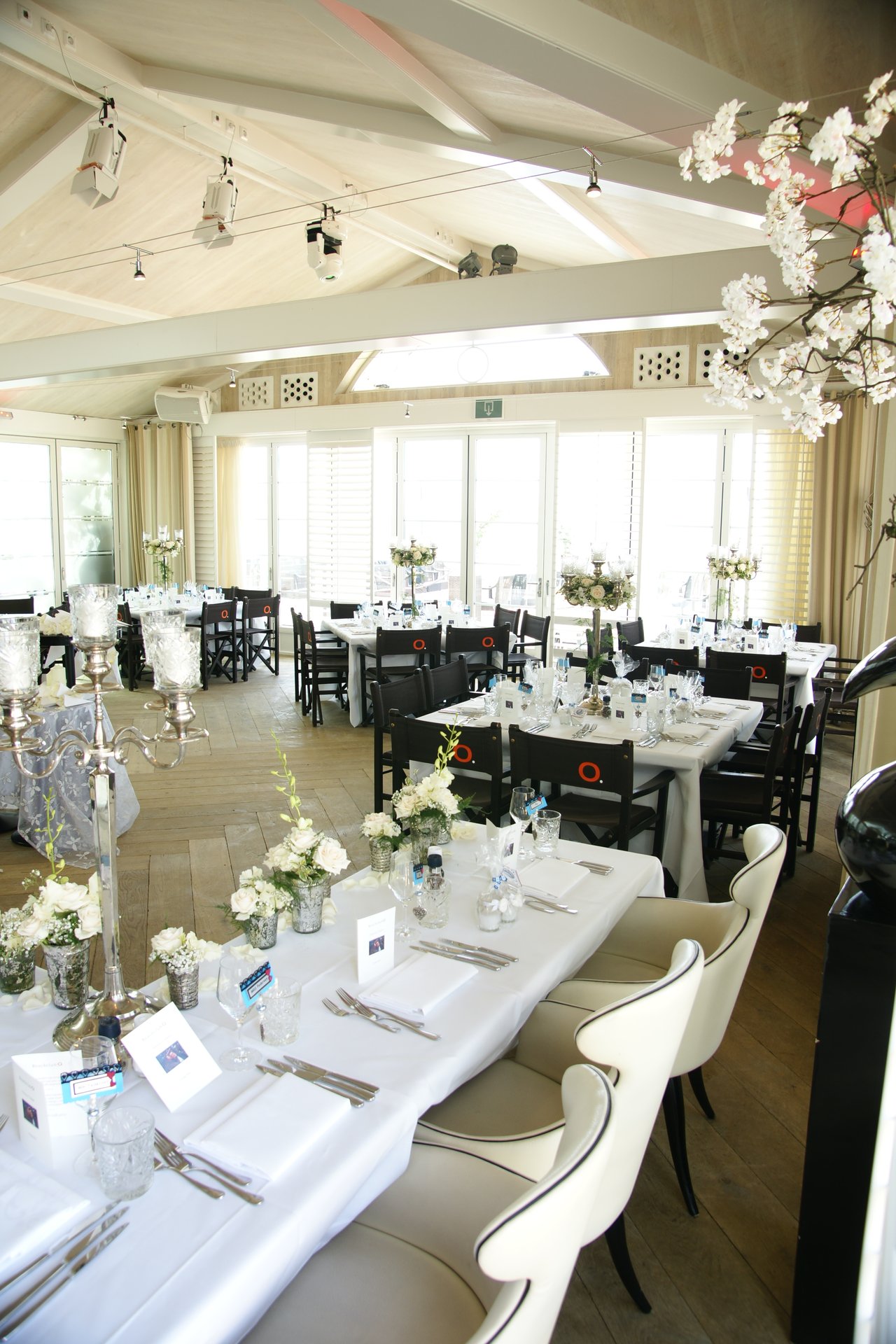 Diner opstelling in onze Barzaal.JPG