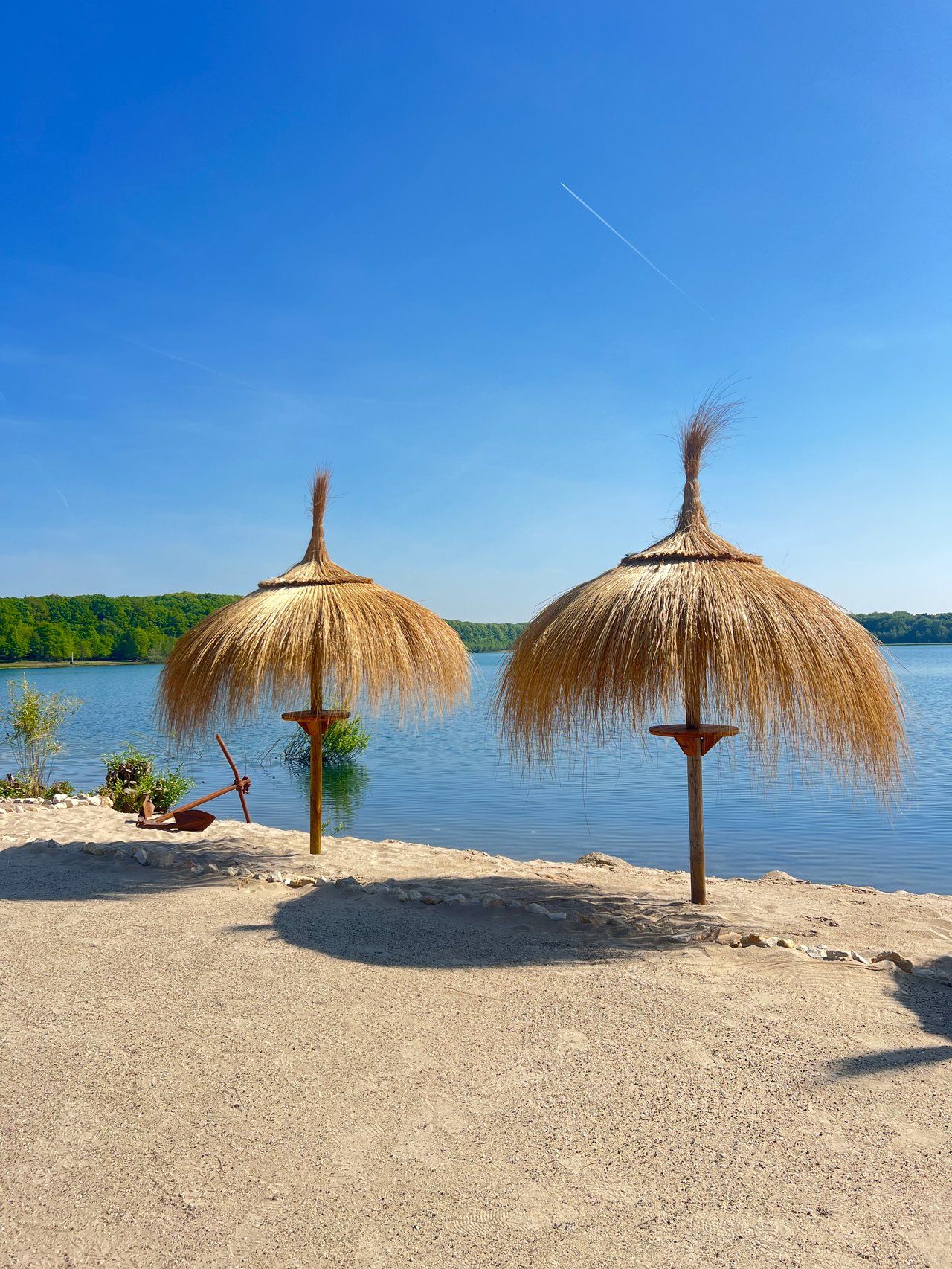 Ibiza style parasols op het terras van Het Paviljoen