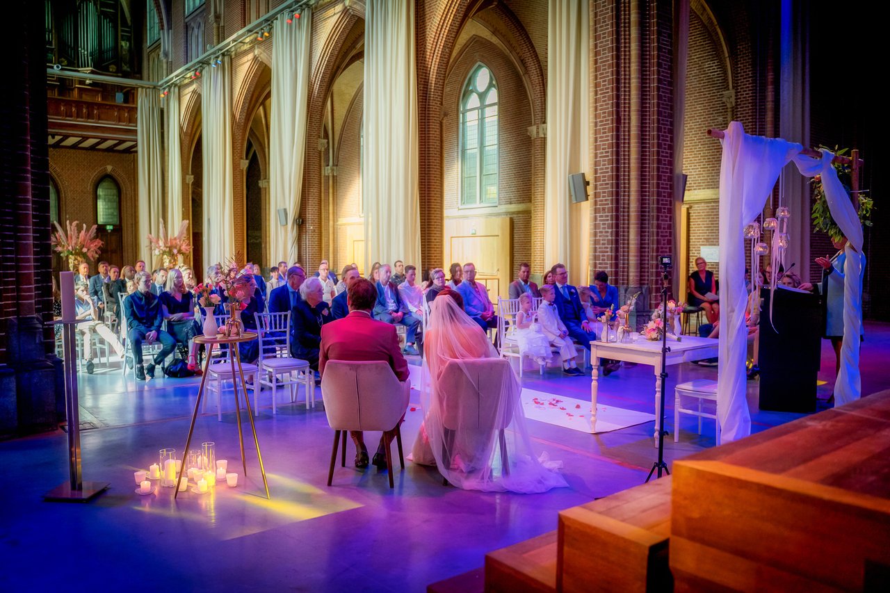 Huwelijk ceremonie Paterskerk.jpg