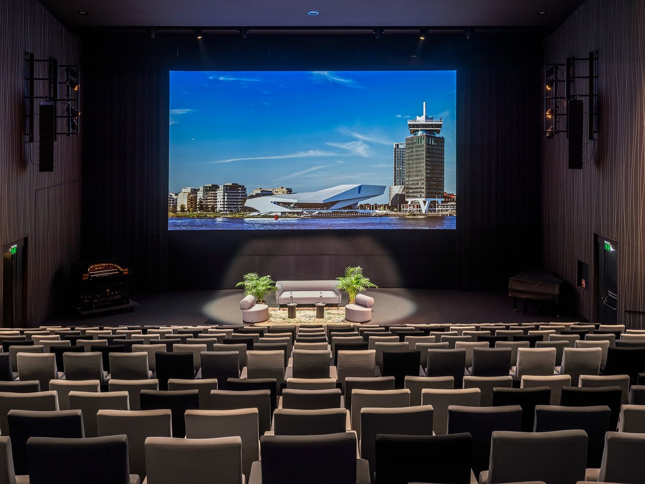 Cinema 1 - talkshow opstelling
