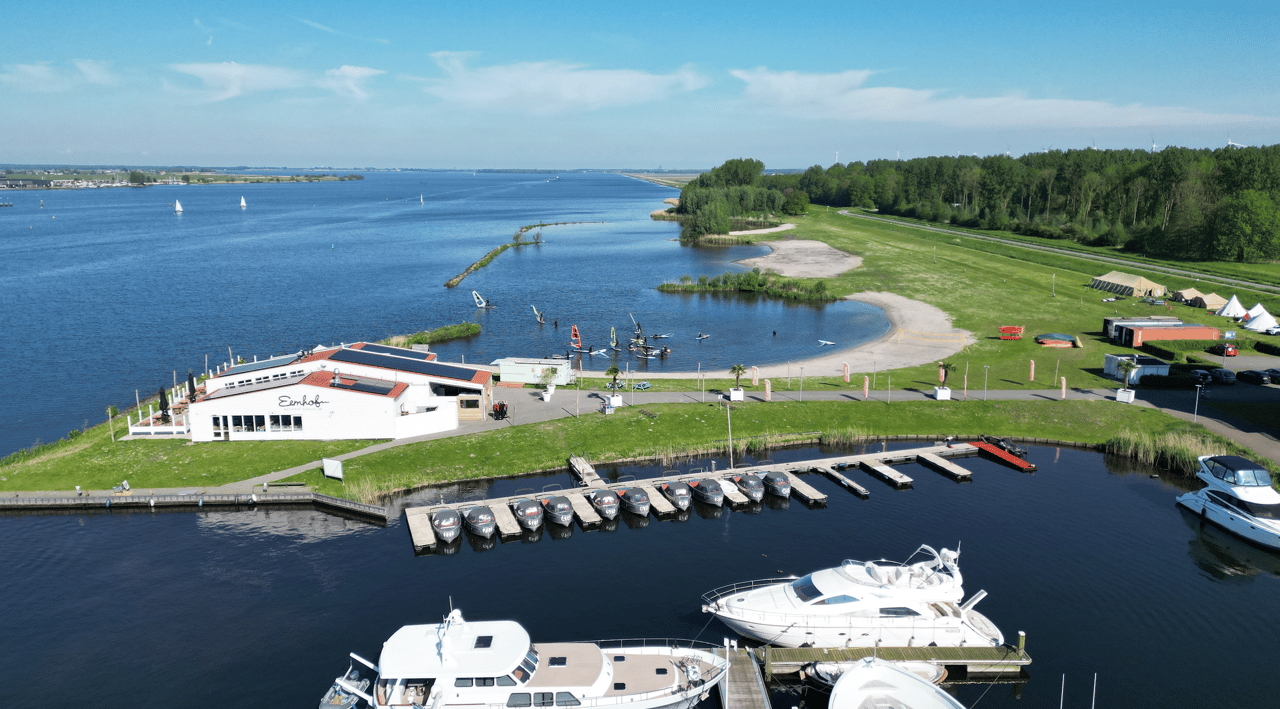 Eemhof Beachclub van bovenaf.
