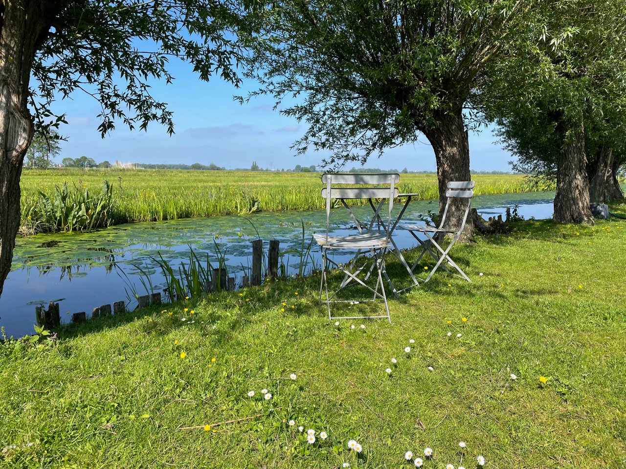 Zitje aan het water