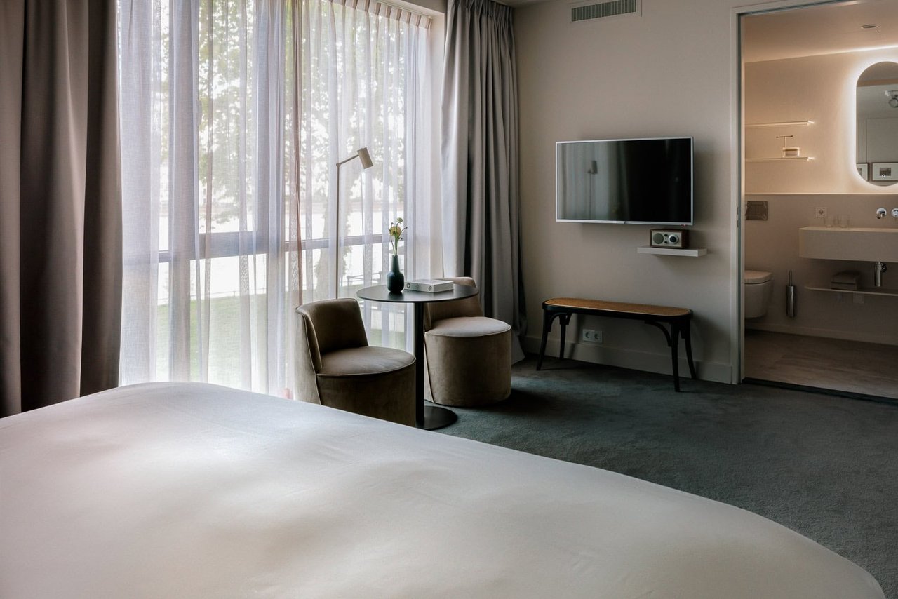 Pillows_Luxury_Boutique_Hotel_Aan_De_IJssel_Luxury_Room_Grand_IJssel_View_04.jpg