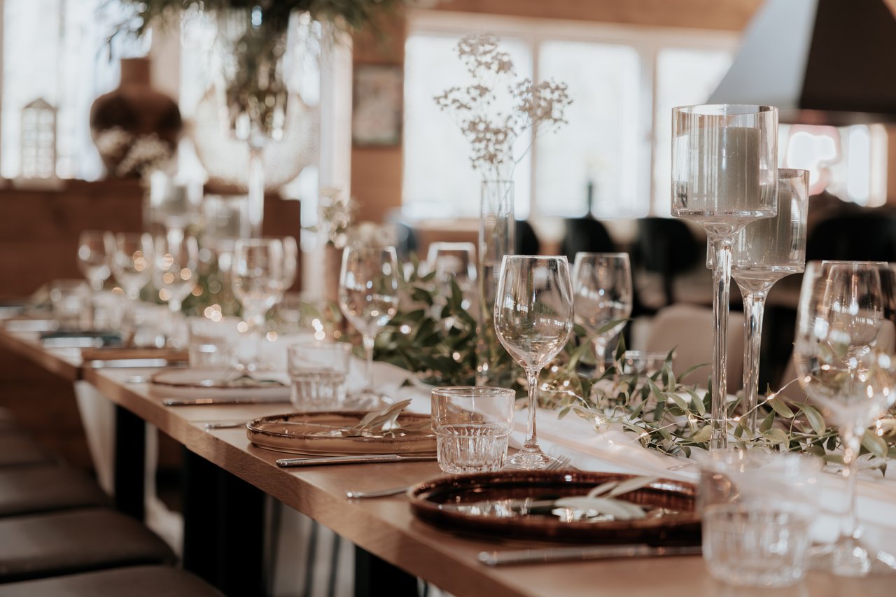 TROUWEN TASMAN - Diner restaurant borden.jpg